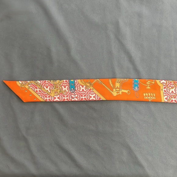 Hermes scarf 33x2”
Wore one time only. Excellent condition - Picture 8 of 10